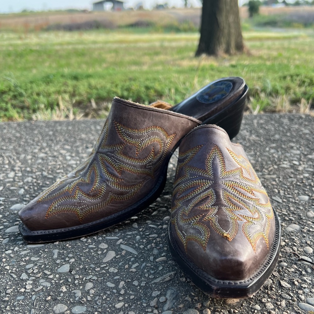 Star slip on booties. Size 7.